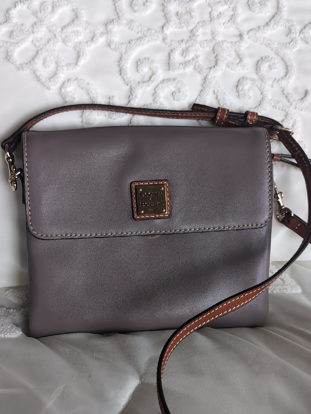 Dooney & Bourke Taupe Hunter Crossbody / Clutch Travel- On The Go  Bag NWOT